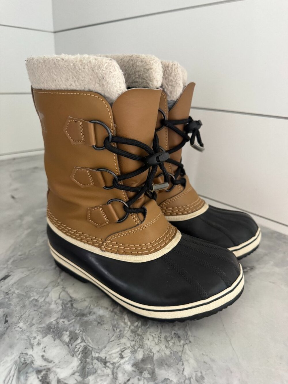 Kids SOREL Caribou Winter Boots Brown & Black Size 1